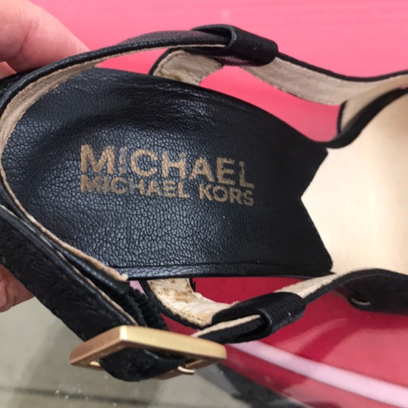 Michael Kors beautiful leather gold heels - Picture 8 of 8